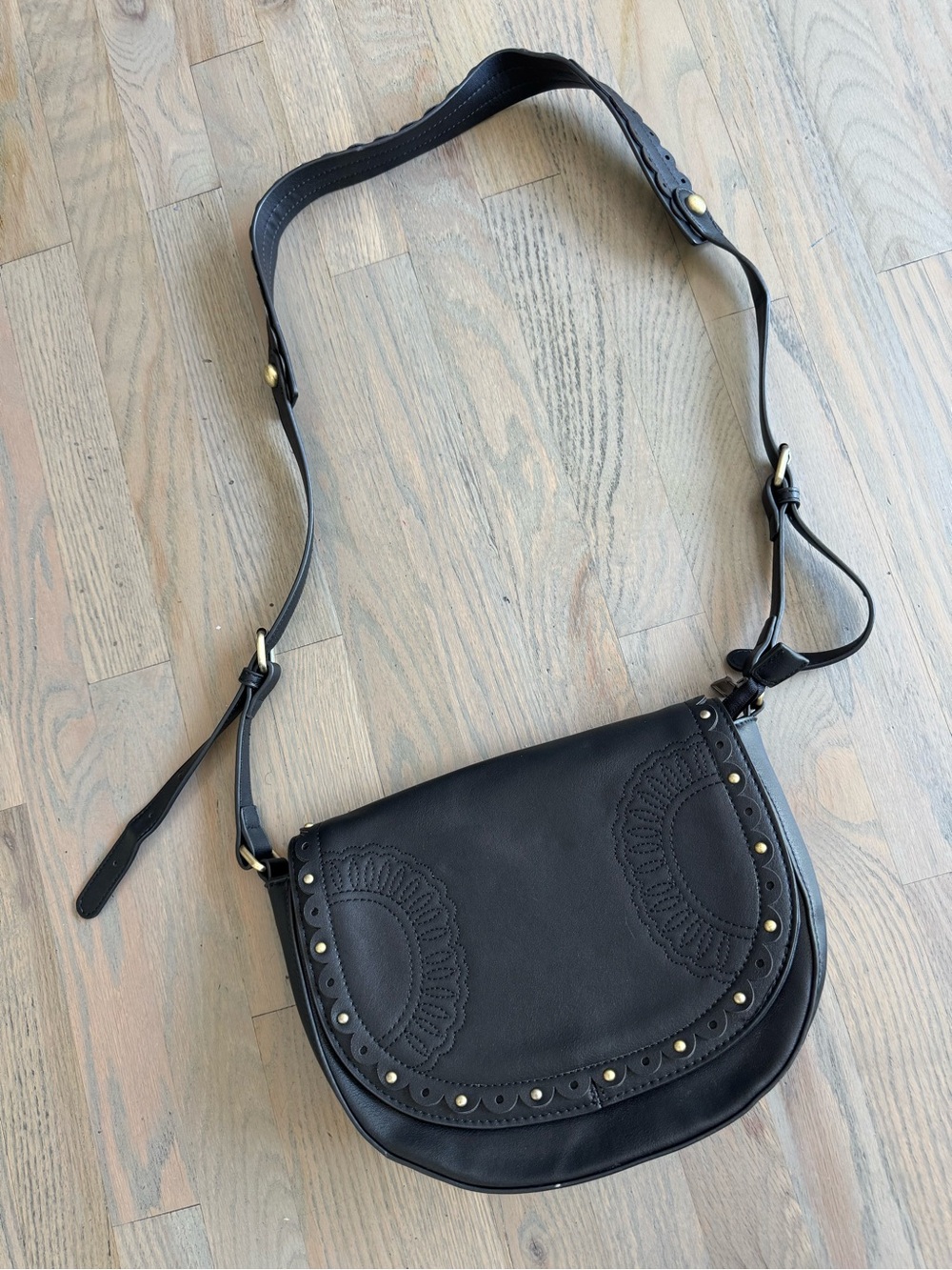 Black Leather Crossbody Saddle Bag – Classic Women's Shoulder Bag